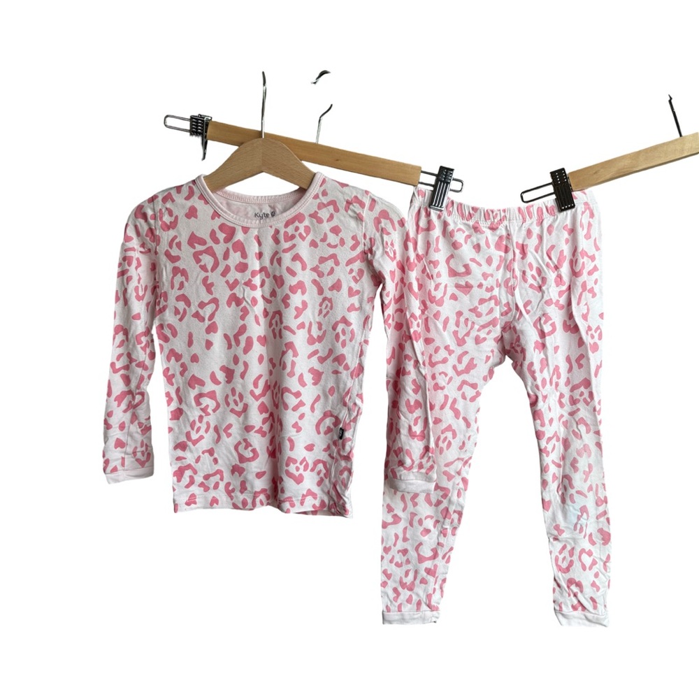 Kyte BABY White and Pink Leopard Kids Pajama Set 3T